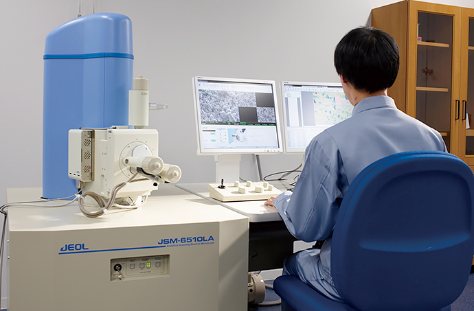 Scanning Electron Microscope (SEM)