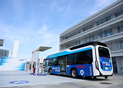 全景2　燃料電池バス(202504)